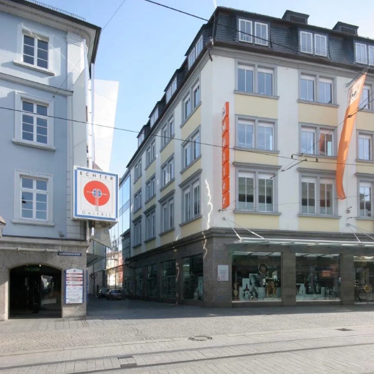 Straßenansicht in der Würzburger Altstadt nahe der Praxis